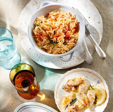 Kritharaki in Tomaten-Weißwein-Sauce mit Calamaretti