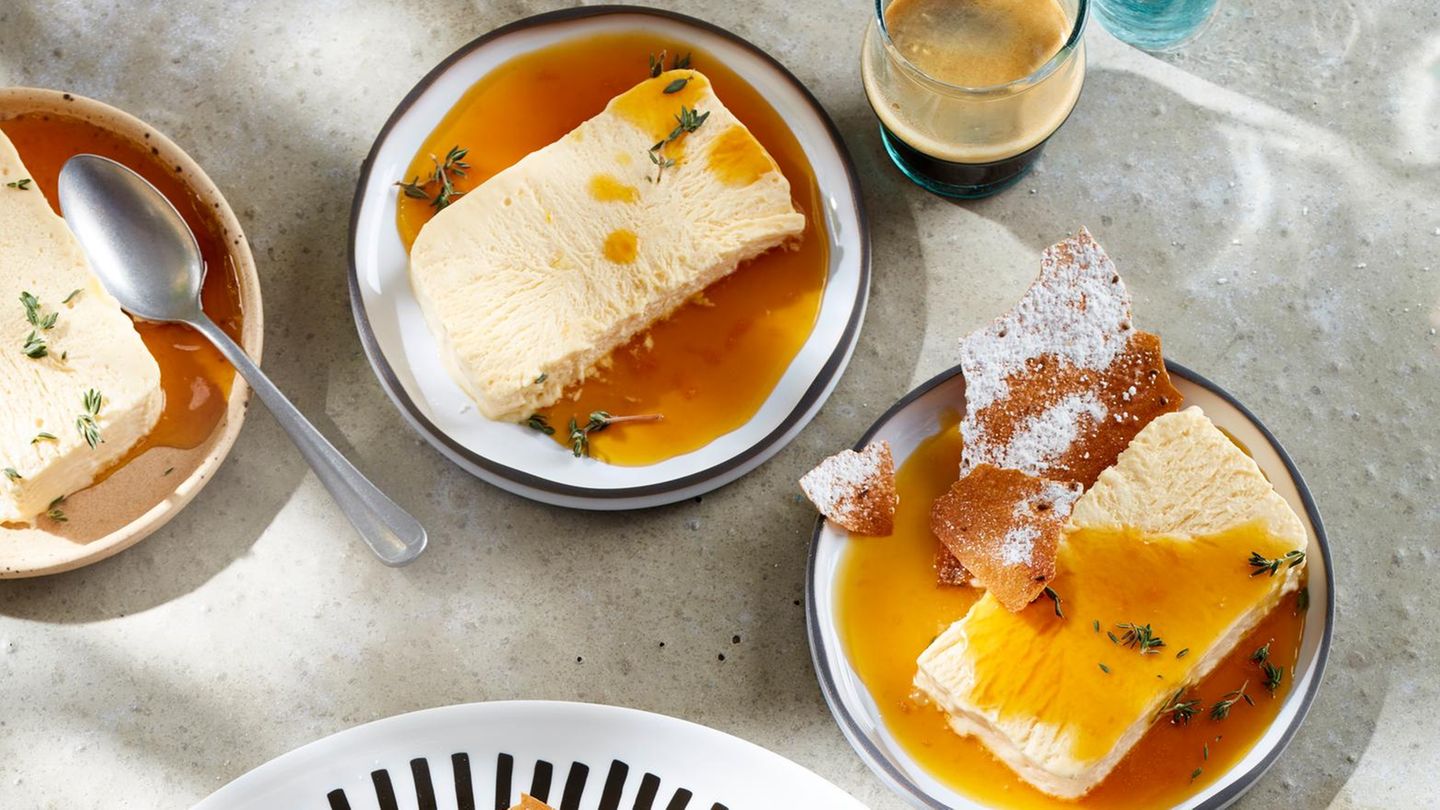 Honig-Thymian-Parfait mit Orangensirup und knusprigem Filoteig Rezept ...