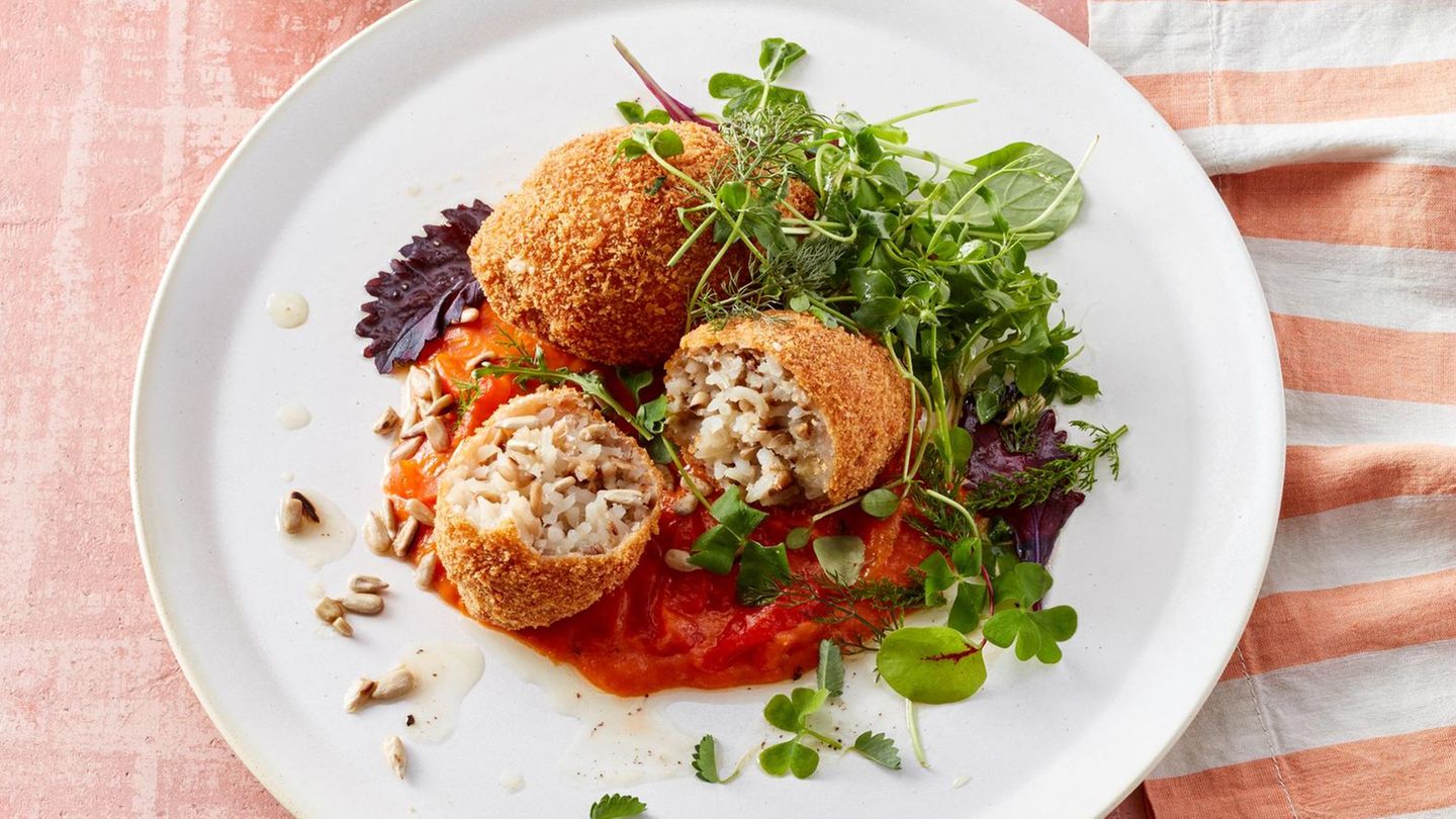 Sonnenblumenkern-Arancini mit Paprika-Dip