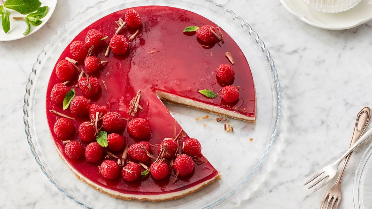 Lavendelcreme-Torte mit Himbeeren