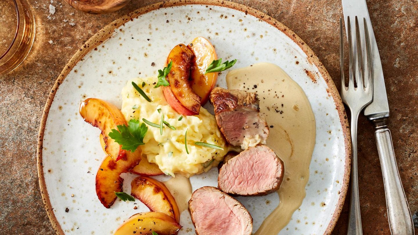 Schweinefilet mit Nektarinen und Rosmarin-Kartoffelstampf Rezept