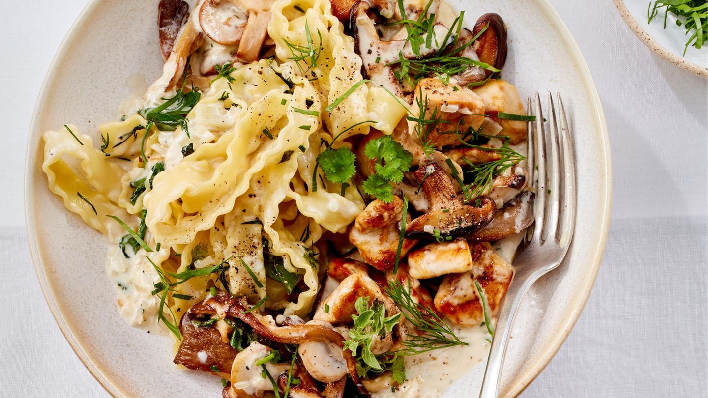 Hähnchen-Geschnetzeltes mit Kräuterbandnudeln Rezept