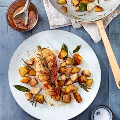 Hühnerbrust mit Rosmarin und Pancetta