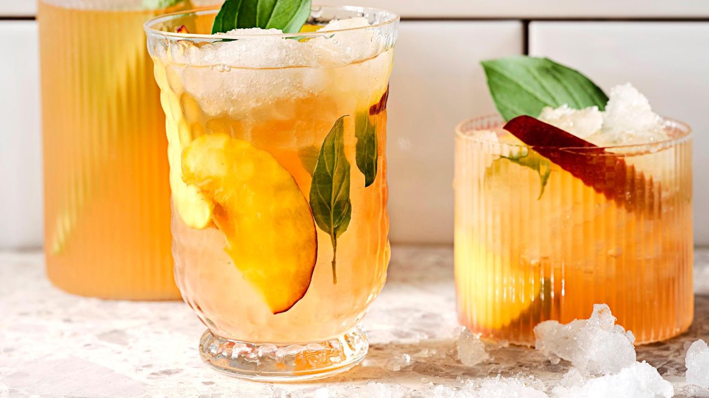 Jasmin-Pfirsich-Eistee mit Thai-Basilikum Rezept