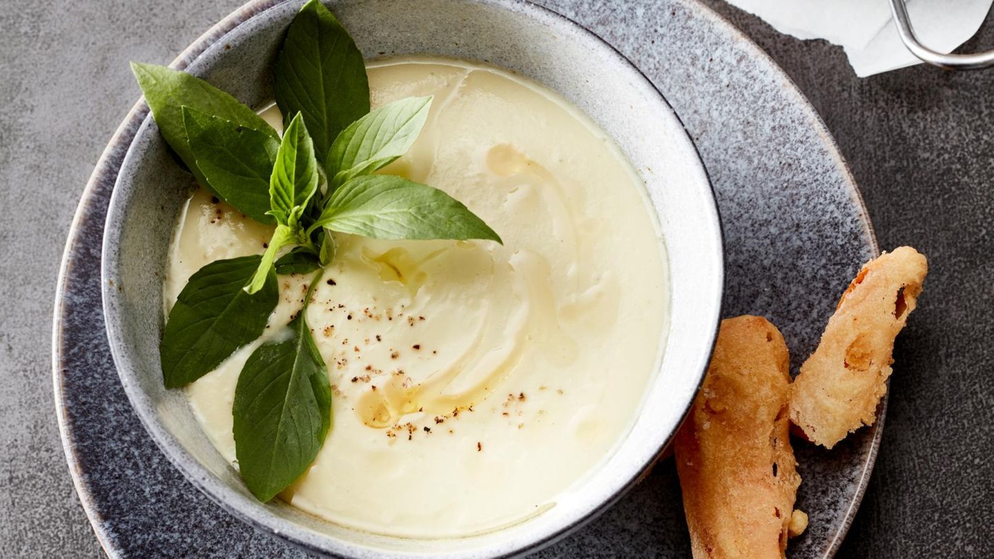Pastinakensuppe mit Süßkartoffel-Tempura Rezept - [ESSEN UND TRINKEN]