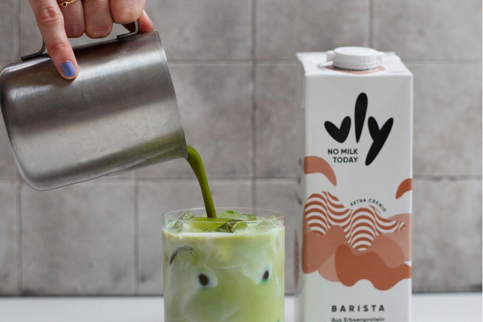 Nur mit Matcha grün: Erbsenmilch von VLY in der Barista-Variante