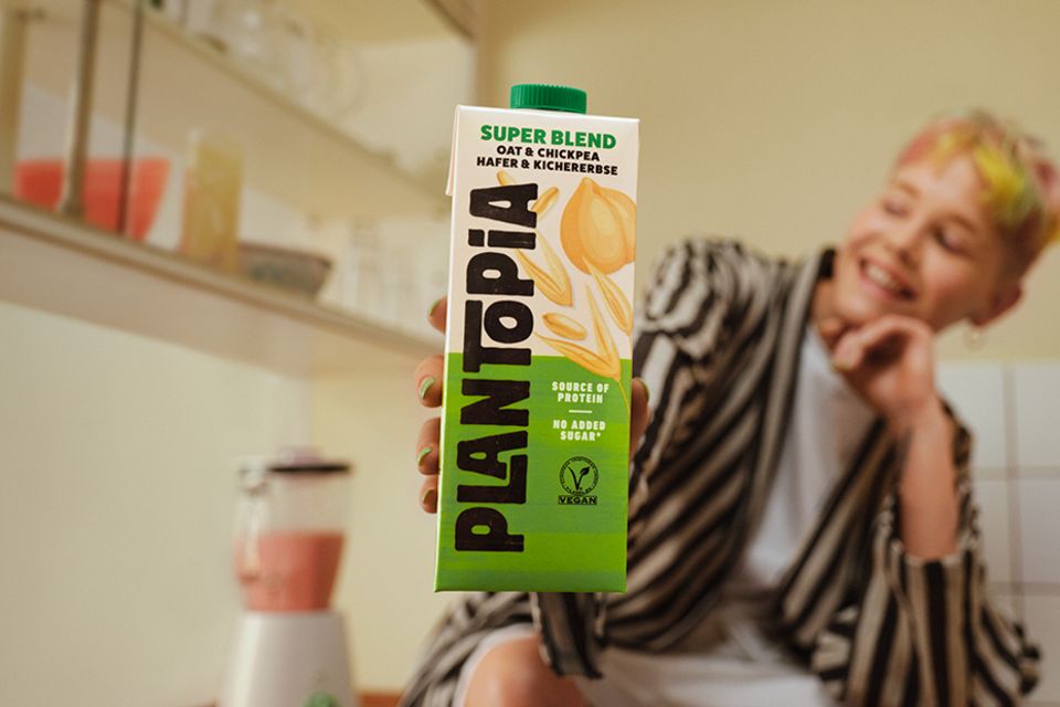 Plantopias "Blend" vereint Hafer und Kichererbse zu einem Milchersatz Plantopias "Blend" vereint Hafer und Kichererbse zu einem Milchersatz