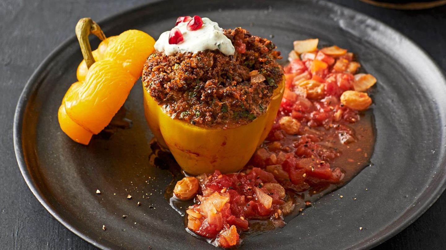 Gefüllte Paprika mit Hackfleisch und Bulgur Rezept - [ESSEN UND TRINKEN]