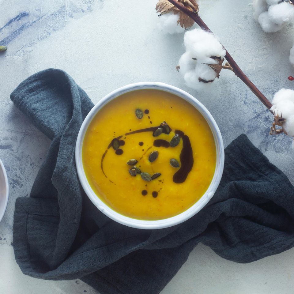 Kürbissuppe mit Ingwer, Kürbiskernen und Kürbisöl