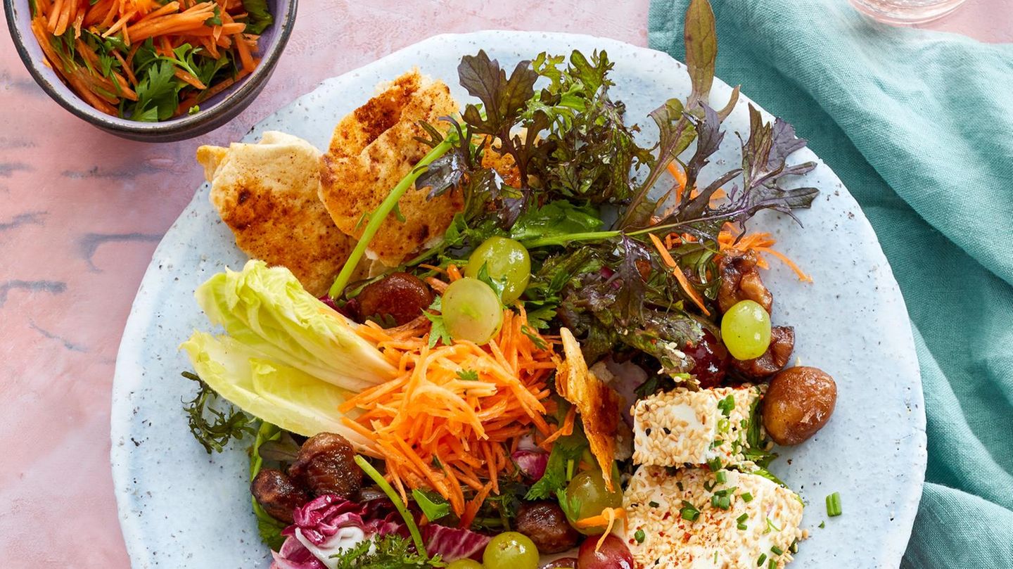 Herbstsalat mit Maronen, Trauben und Feta Rezept