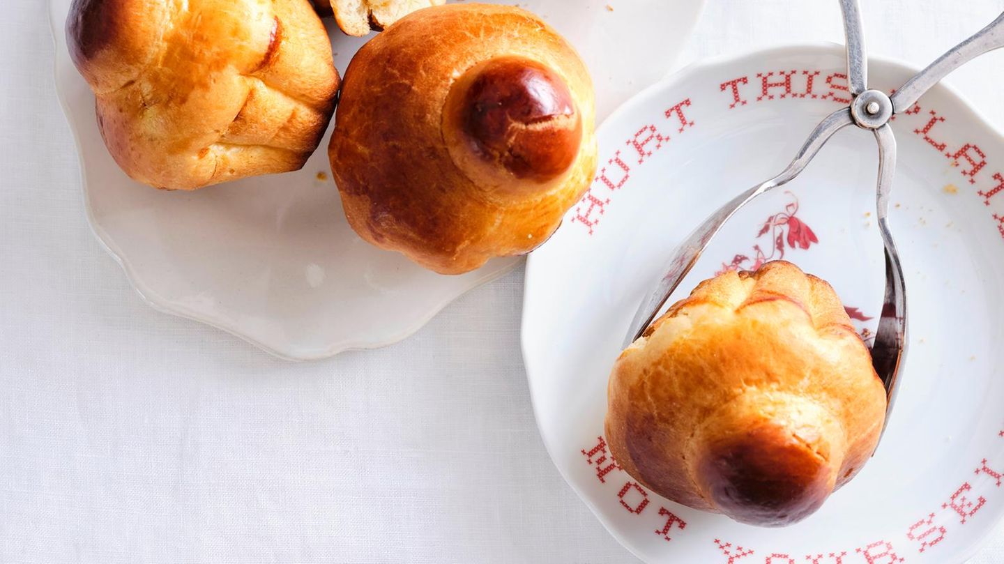 Brioche mit Amarena-Marzipan-Füllung Rezept