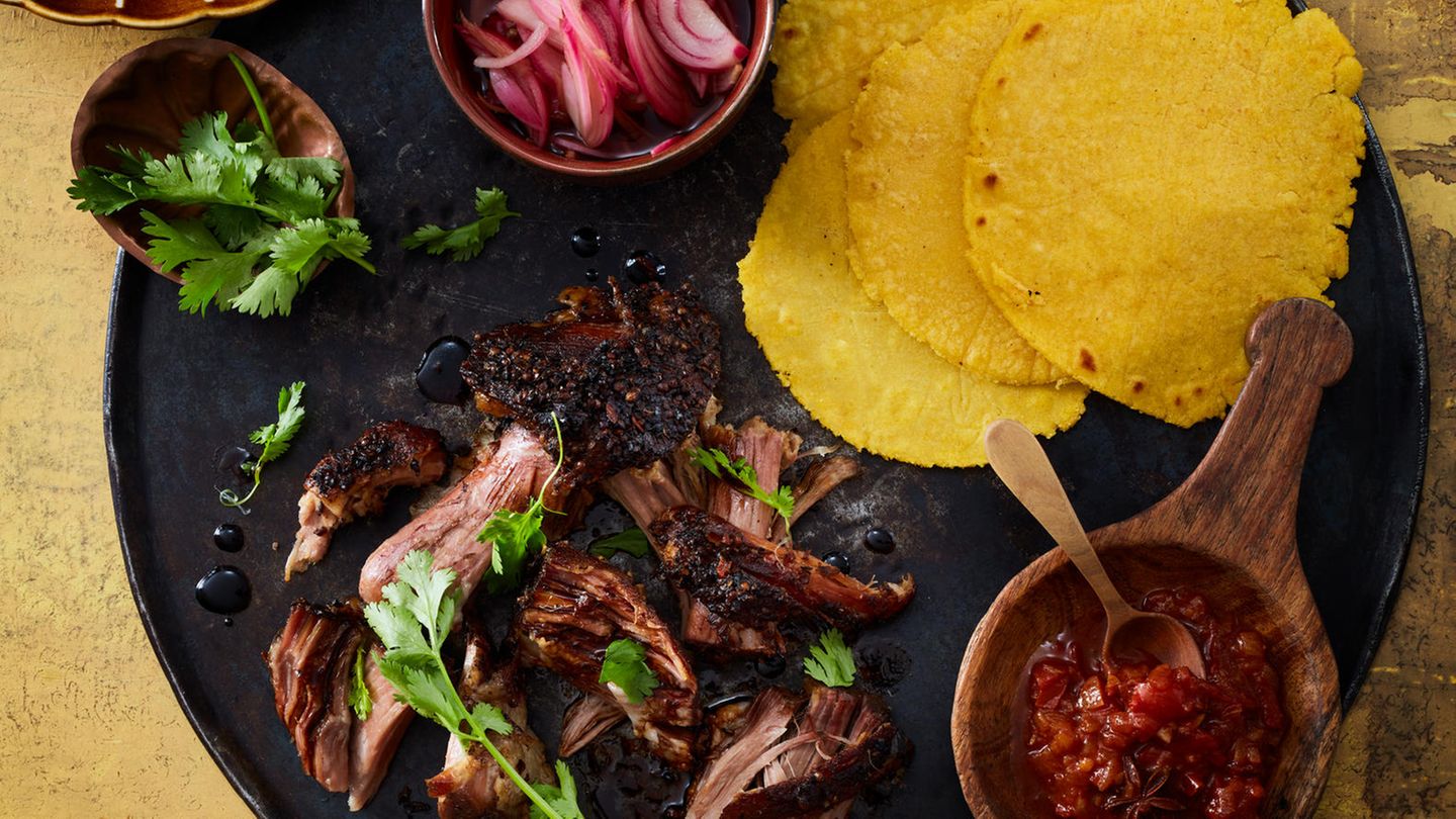 Tortillas mit BBQ-Pulled-Pork und Mole Rezept