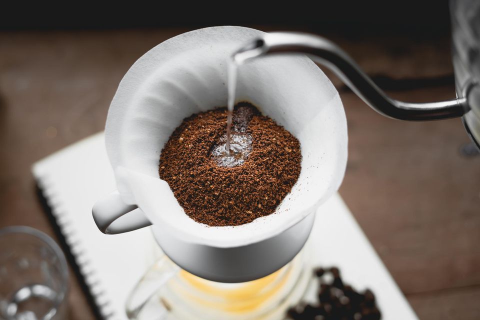 Die traditionelle Methode des Aufbrühens von Filterkaffee per Hand erlebt eine Renaissance und ist aktuell sehr populär in den USA – und auch in Deutschland.
