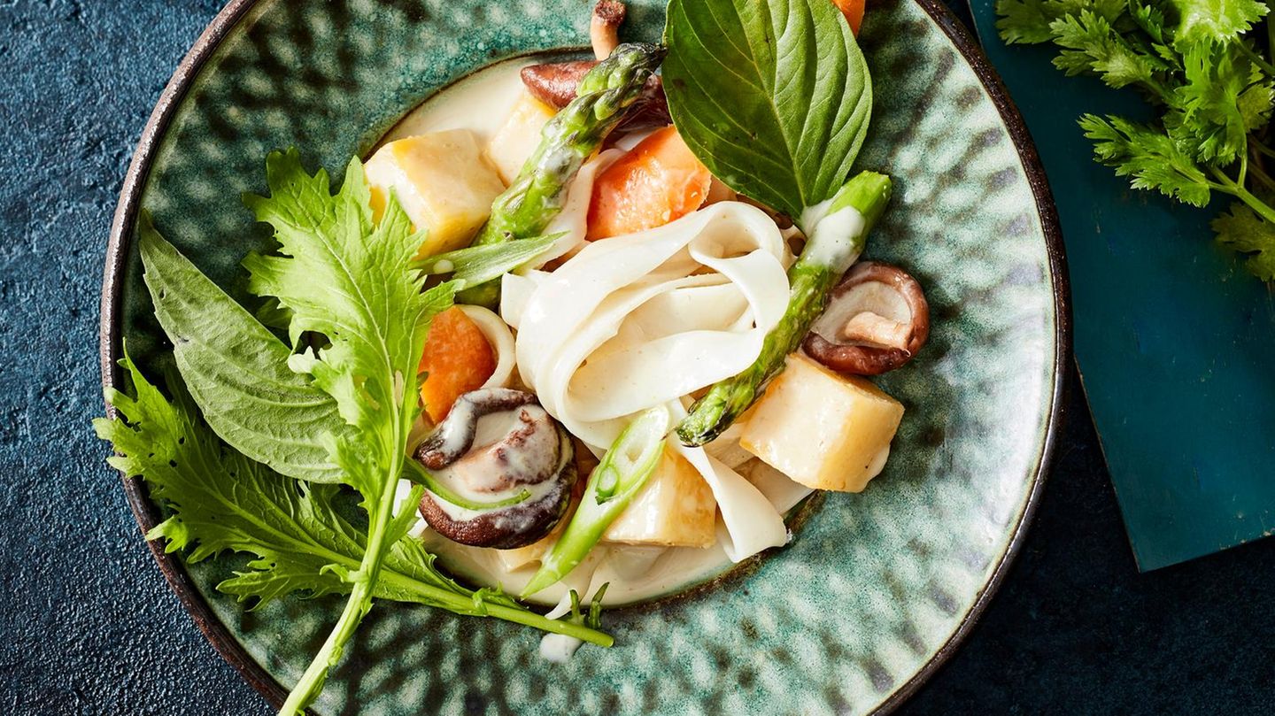 Grünes Steckrüben-Curry mit Reisbandnudeln Rezept