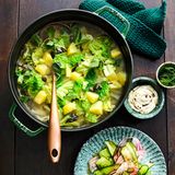 Kartoffel-Wirsing-Topf mit Betesalat