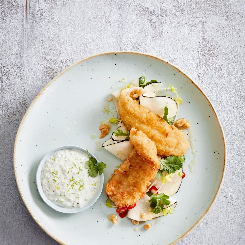 Backfisch mit Wasabi-Remoulade und Rettichsalat