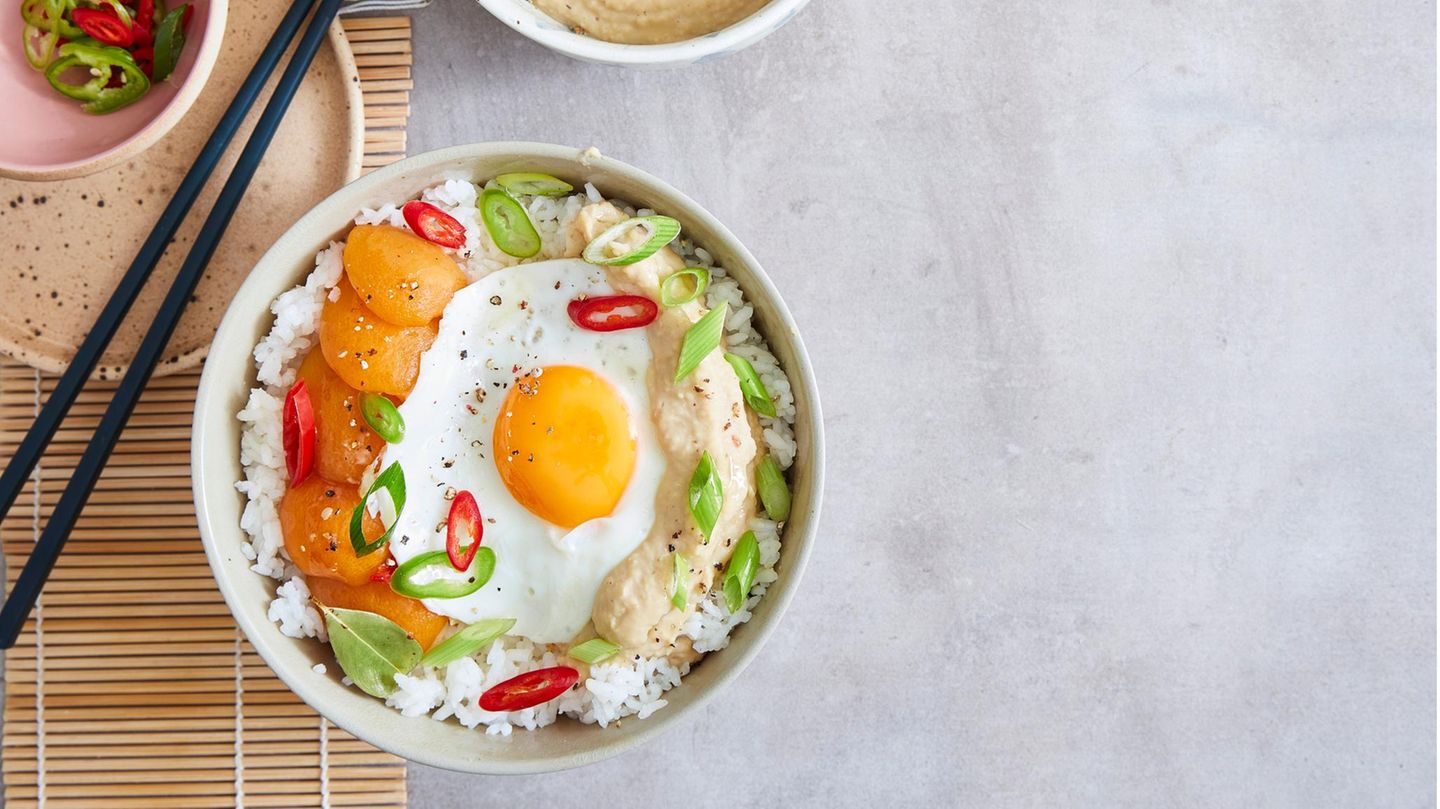Donburi mit Spiegelei und Bohnenpüree Rezept