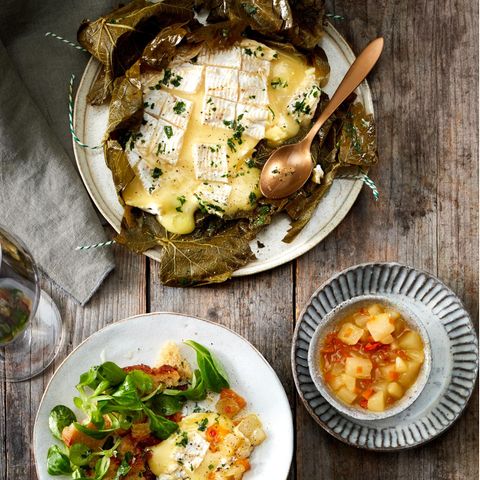 Ofen-Camembert mit Birnen-Chutney