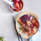 Lachs-Teriyaki-Donburi mit Rotkohl
