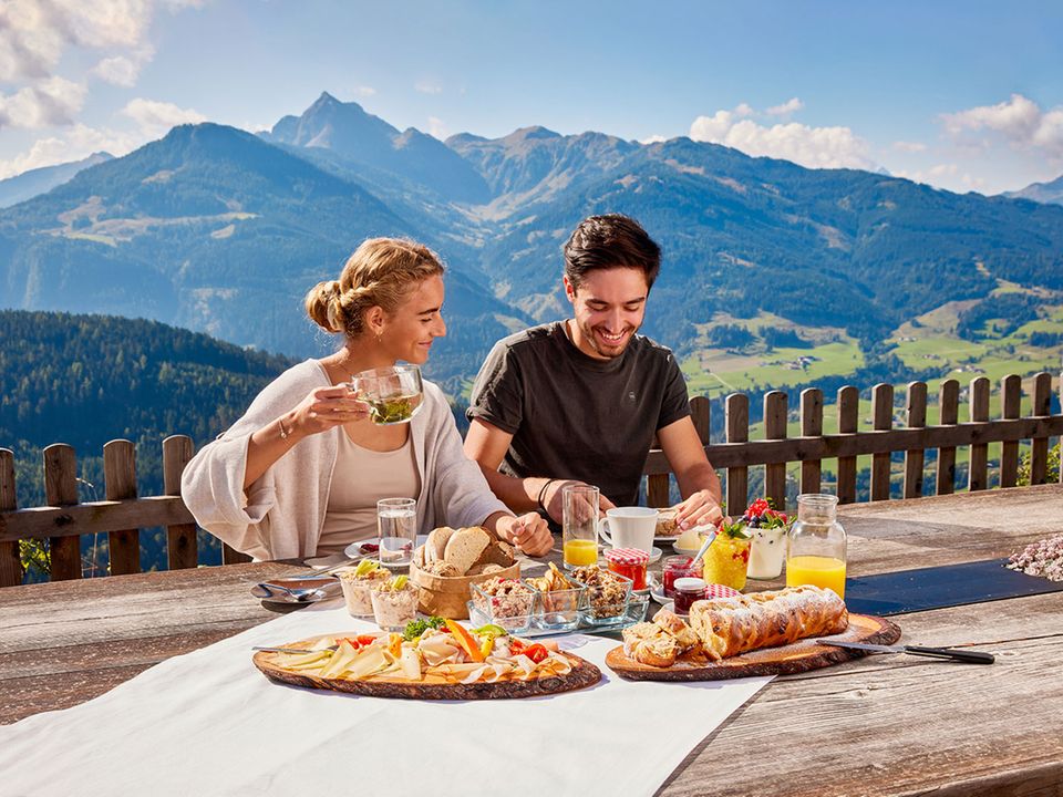 Gewinnspiel: Genussreisen ins SalzburgerLand. Dafür leben wir. Gewinnspiel: Genussreisen ins SalzburgerLand. Dafür leben wir.