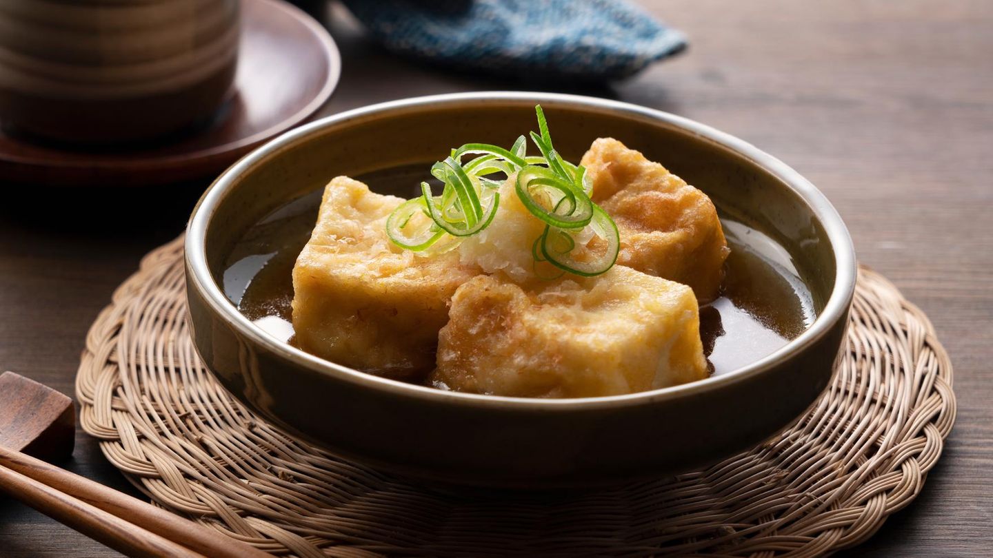 Frittierter Tofu: Rezept für knusprige Würfel - [ESSEN UND TRINKEN]