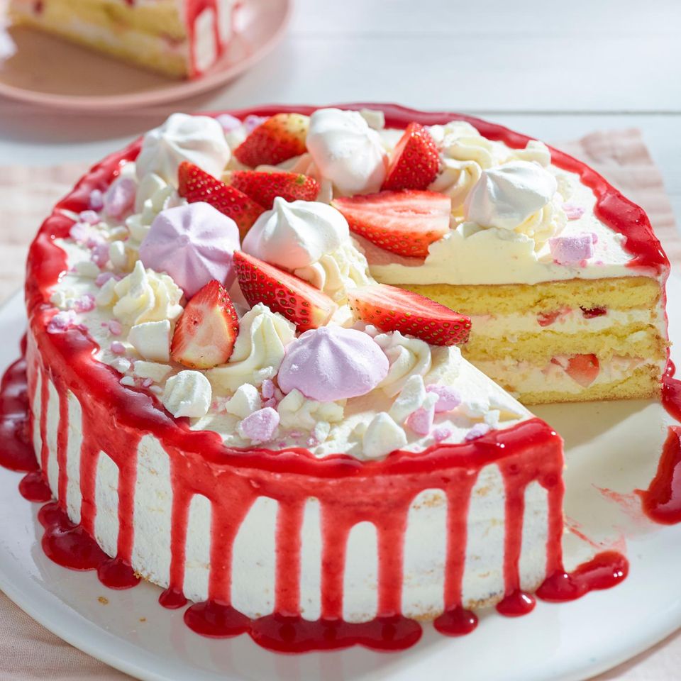 Drip Cake mit Erdbeeren