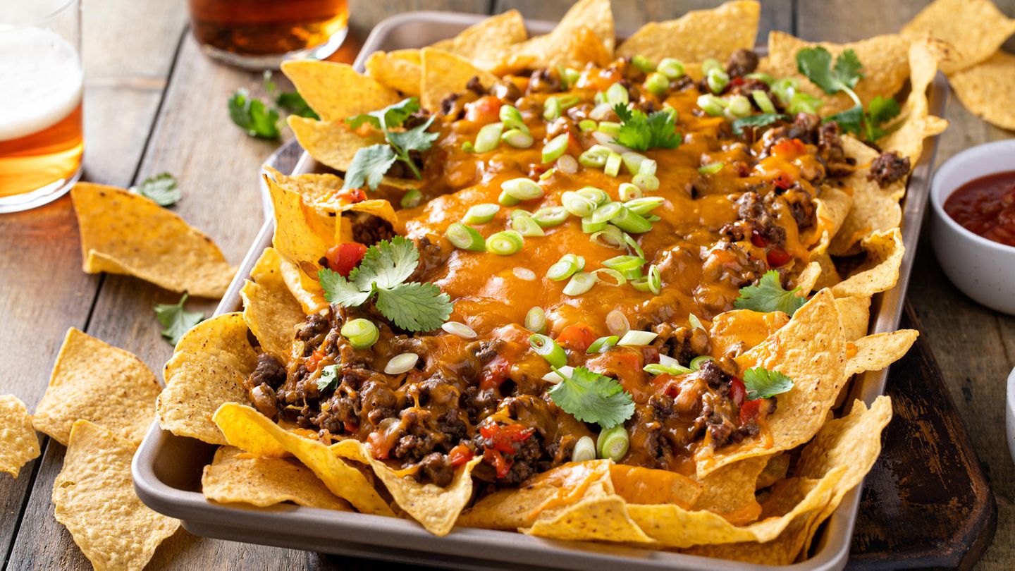 Nachos überbacken: Rezept mit Salsa & Käse