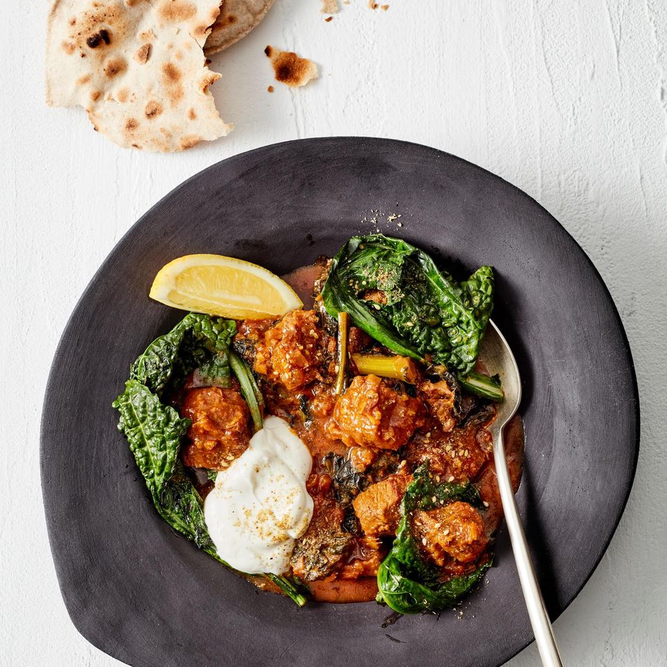 Lammragout mit Schwarzkohl, Kurkuma und Chapati Rezept - [ESSEN UND ...