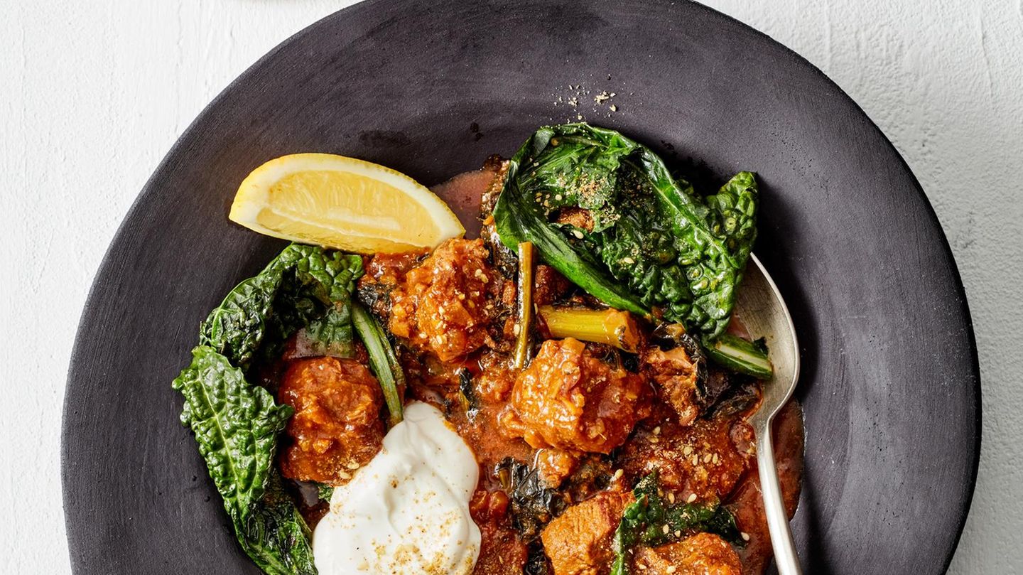 Lammragout mit Schwarzkohl, Kurkuma und Chapati Rezept