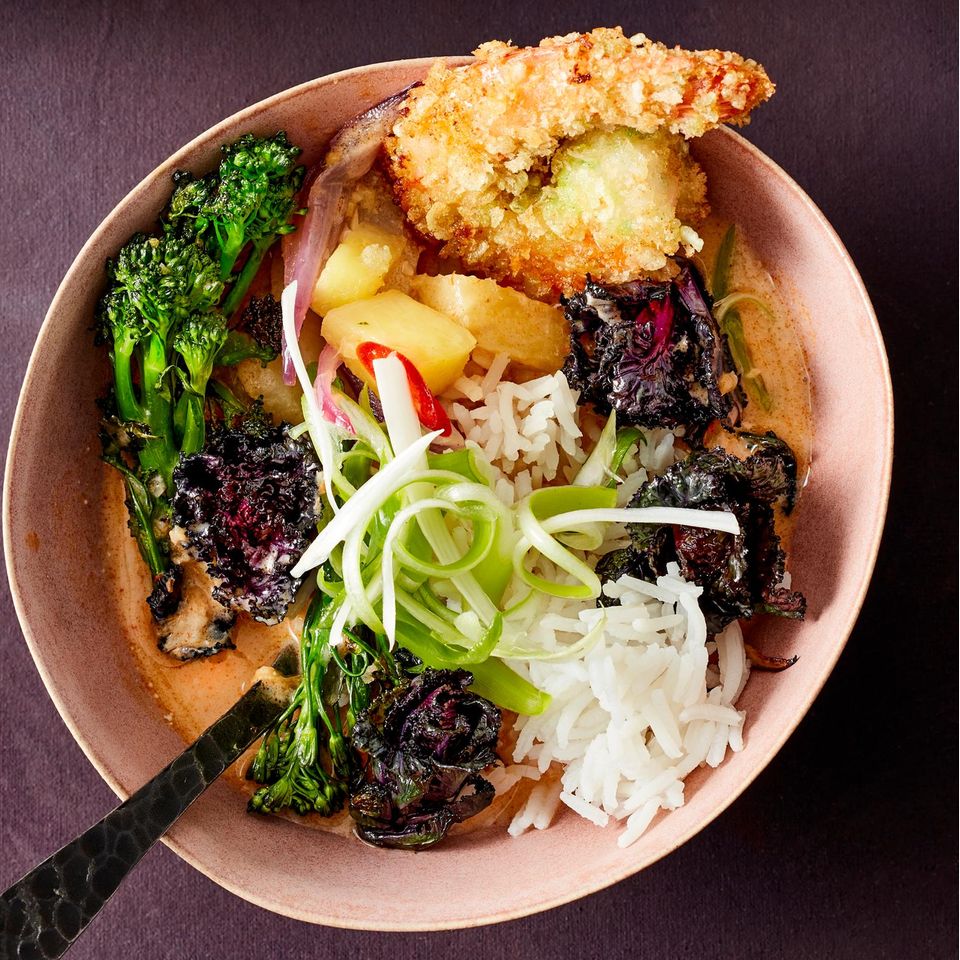 Rotes Curry mit Bimi, Flower sprouts und panierten Garnelen Rezept ...