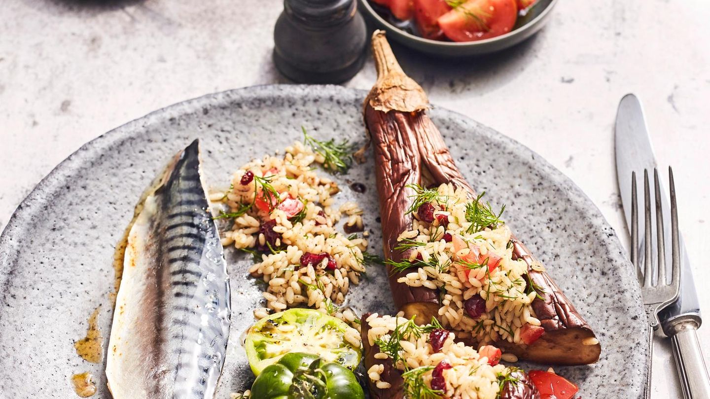 Gefüllte Aubergine mit Makrele - [ESSEN UND TRINKEN]