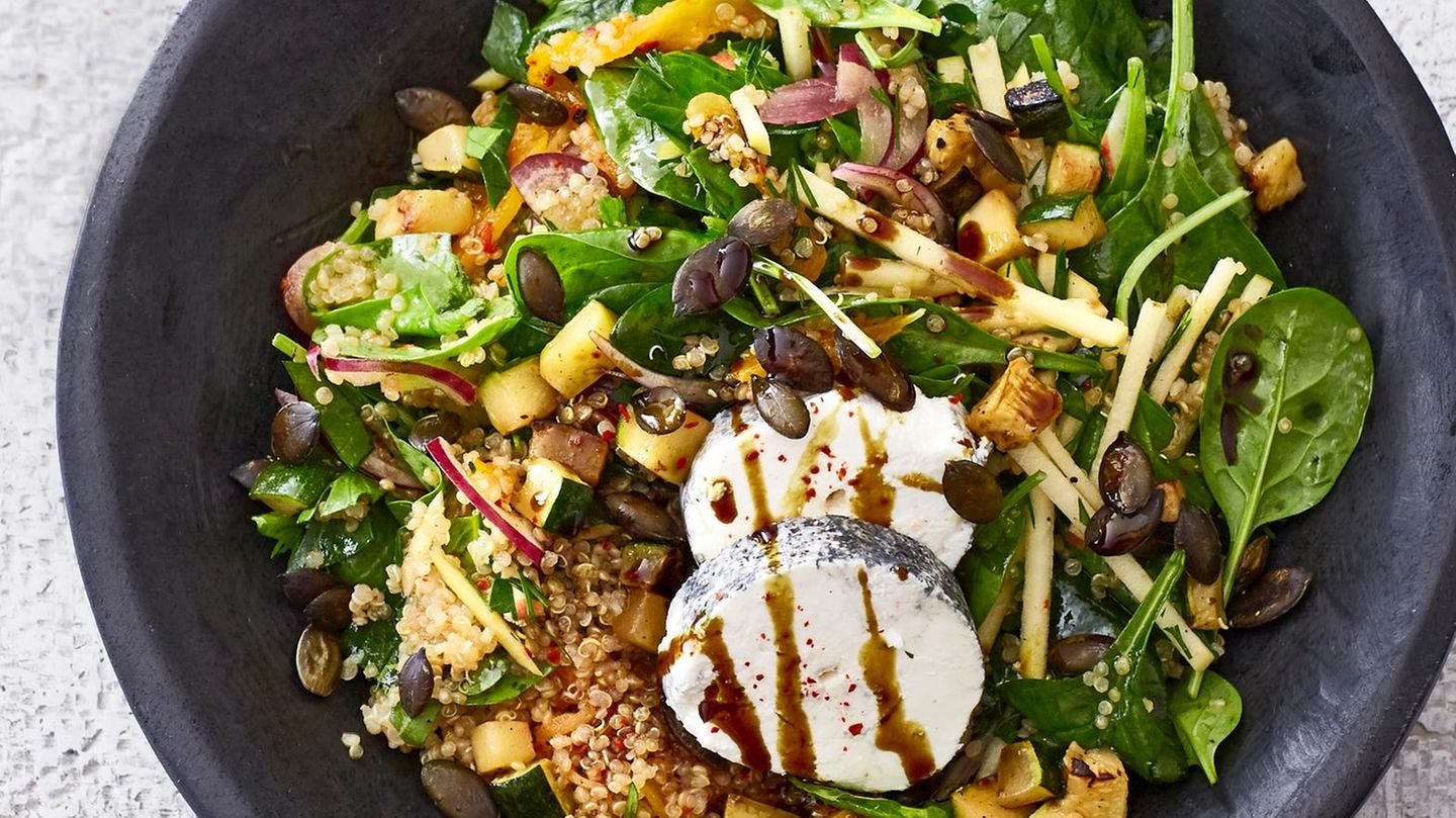 Quinoa-Salat mit Kürbiskernen Rezept - [ESSEN UND TRINKEN]