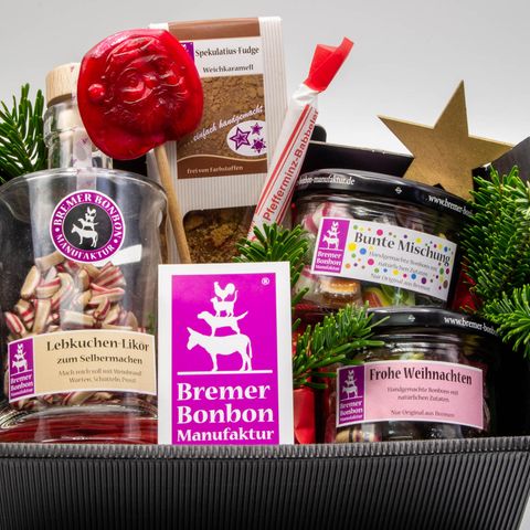 Weihnachtsbox der Bremer Bonbon Manufaktur mit Lebkuchen-Likör, bunten Bonbons und Spekulatius-Fudge