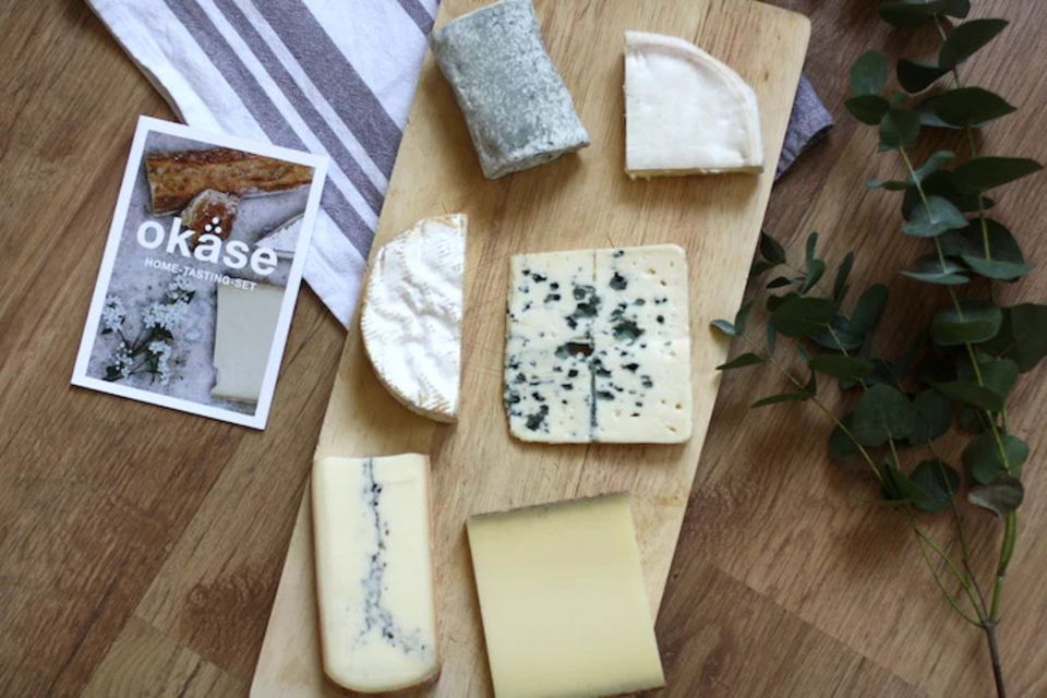 Das Home-Tasting-Set von okäse enthält sechs erlesene Käsesorten aus Frankreich und Italien