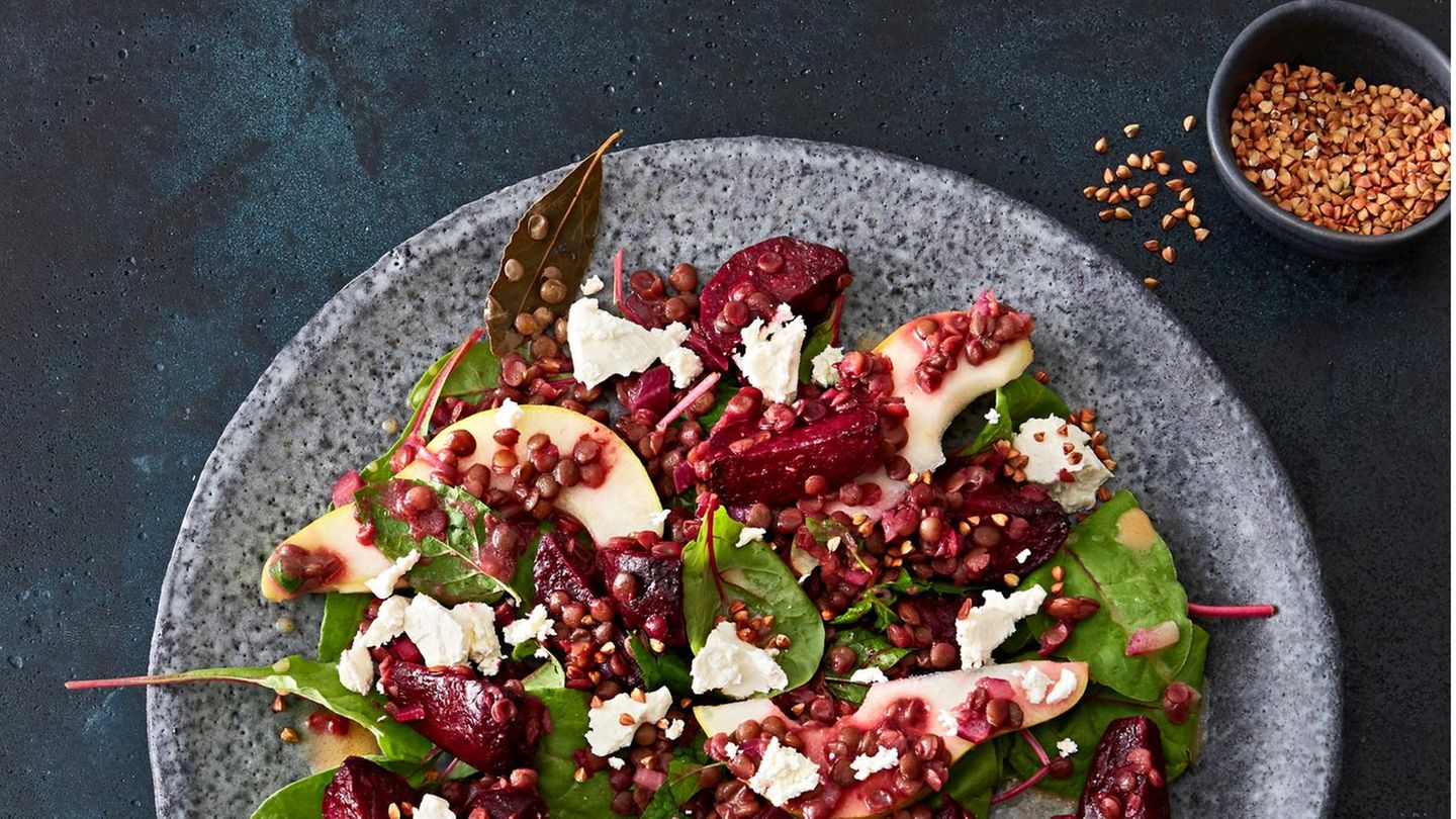 Rote-Bete-Salat mit Linsen, Birnen und Knusper-Buchweizen Rezept