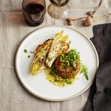 Buchweizen-Buletten mit Ananas-Chicorée-Gemüse