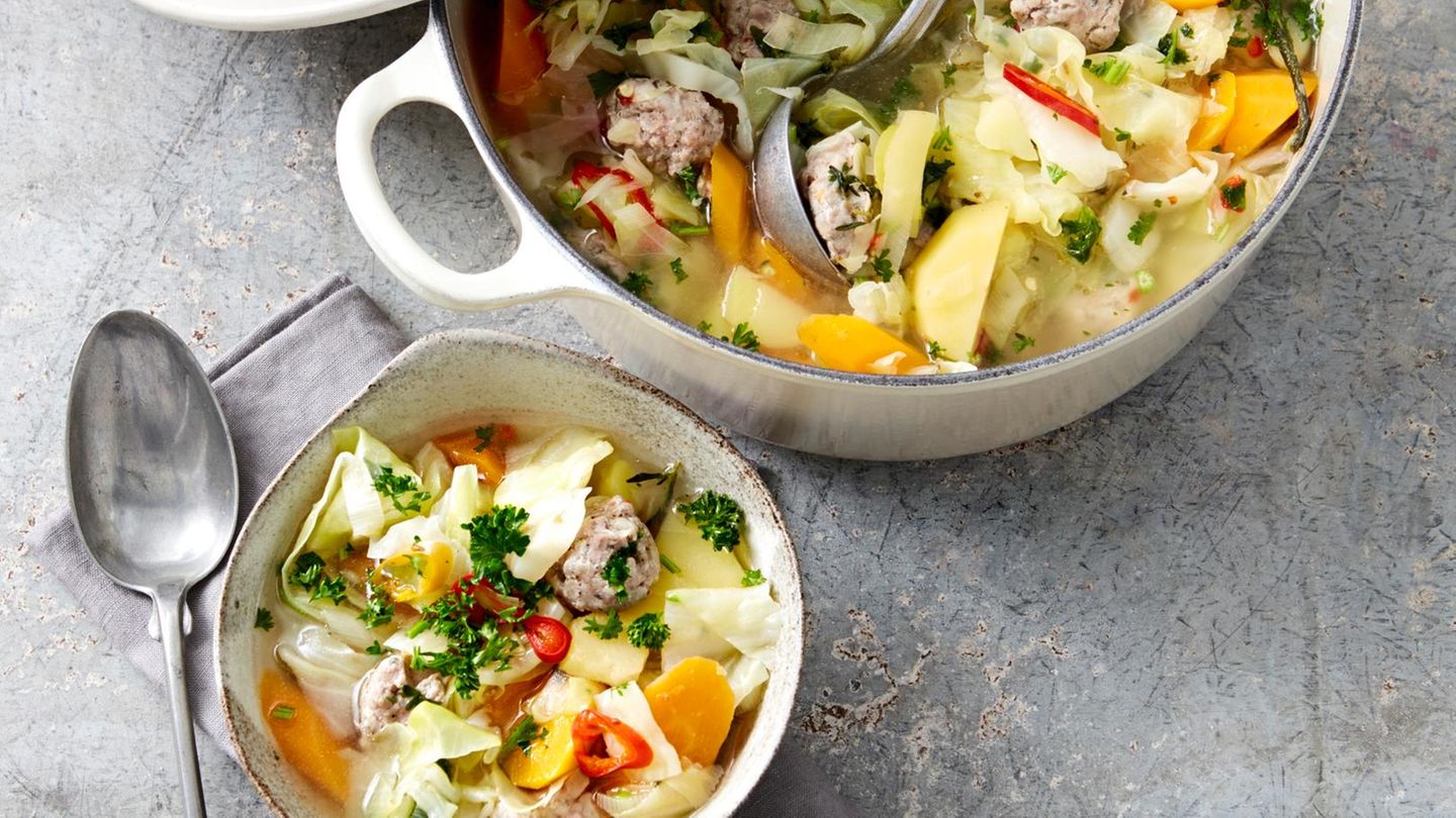 Spitzkohl-Möhren-Eintopf mit Salsiccia Rezept