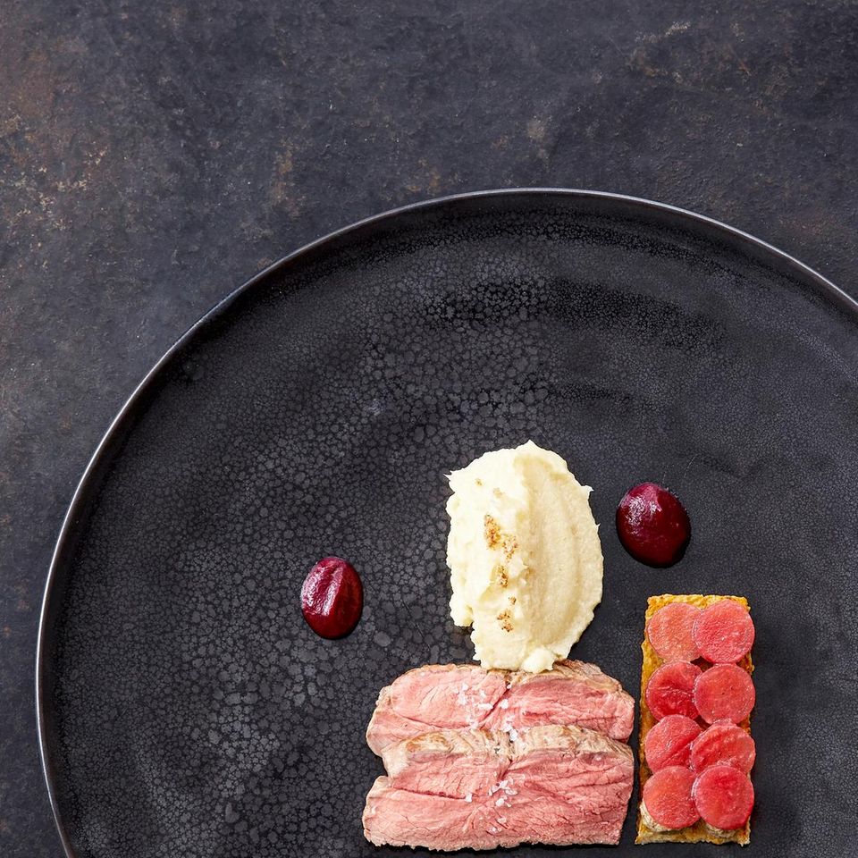 Blumenkohlpüree mit Haselnussbröseln Rezept - [ESSEN UND TRINKEN]