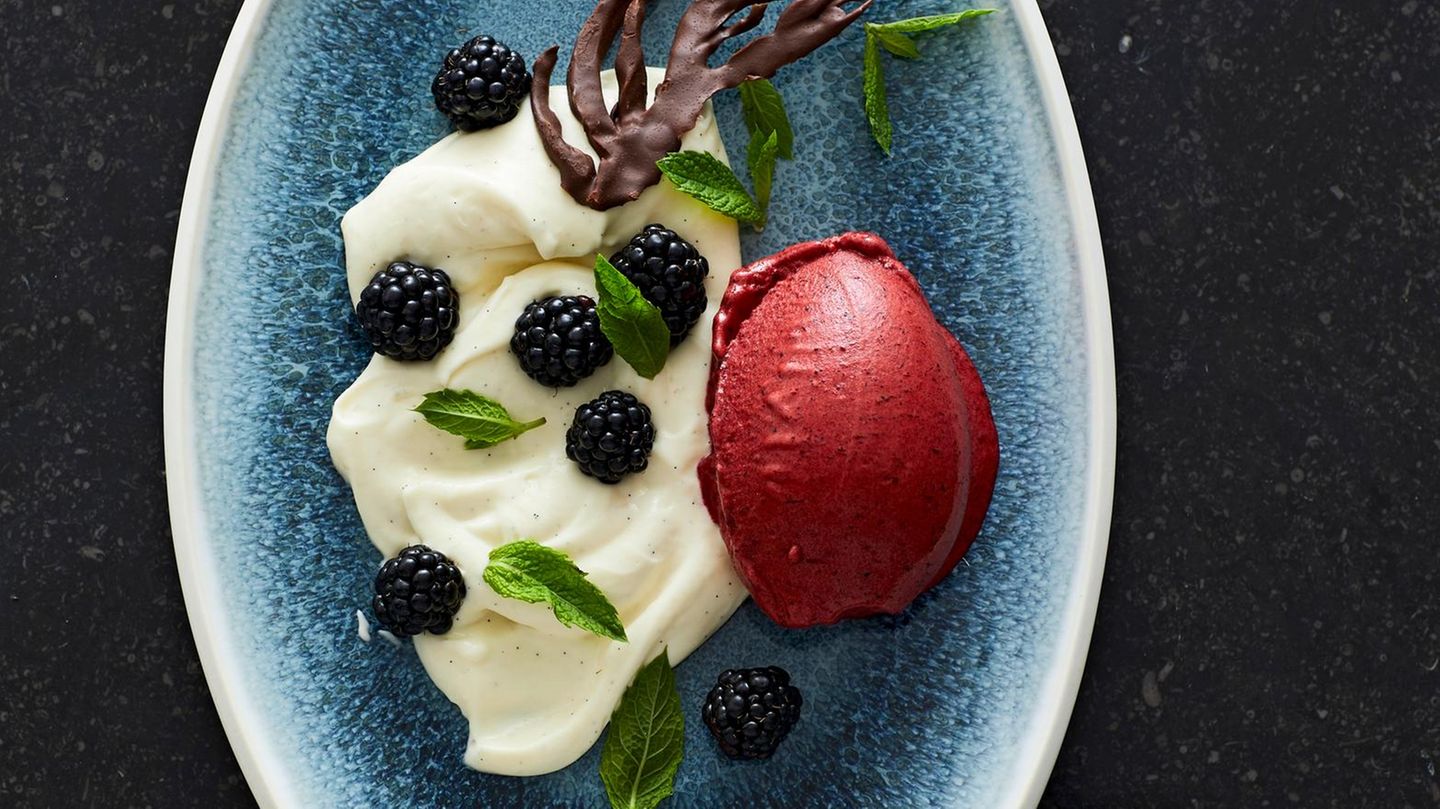 Brombeer-Sorbet mit Vanillecreme Rezept - [ESSEN UND TRINKEN]