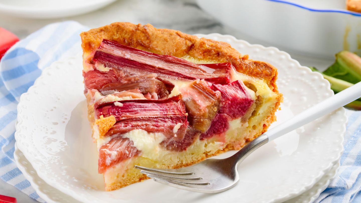 Rhabarberkuchen mit Pudding Rezept