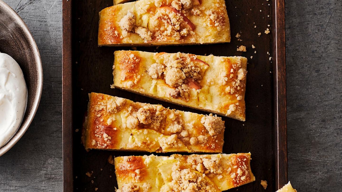Hefestriezel mit Apfel und Streuseln Rezept