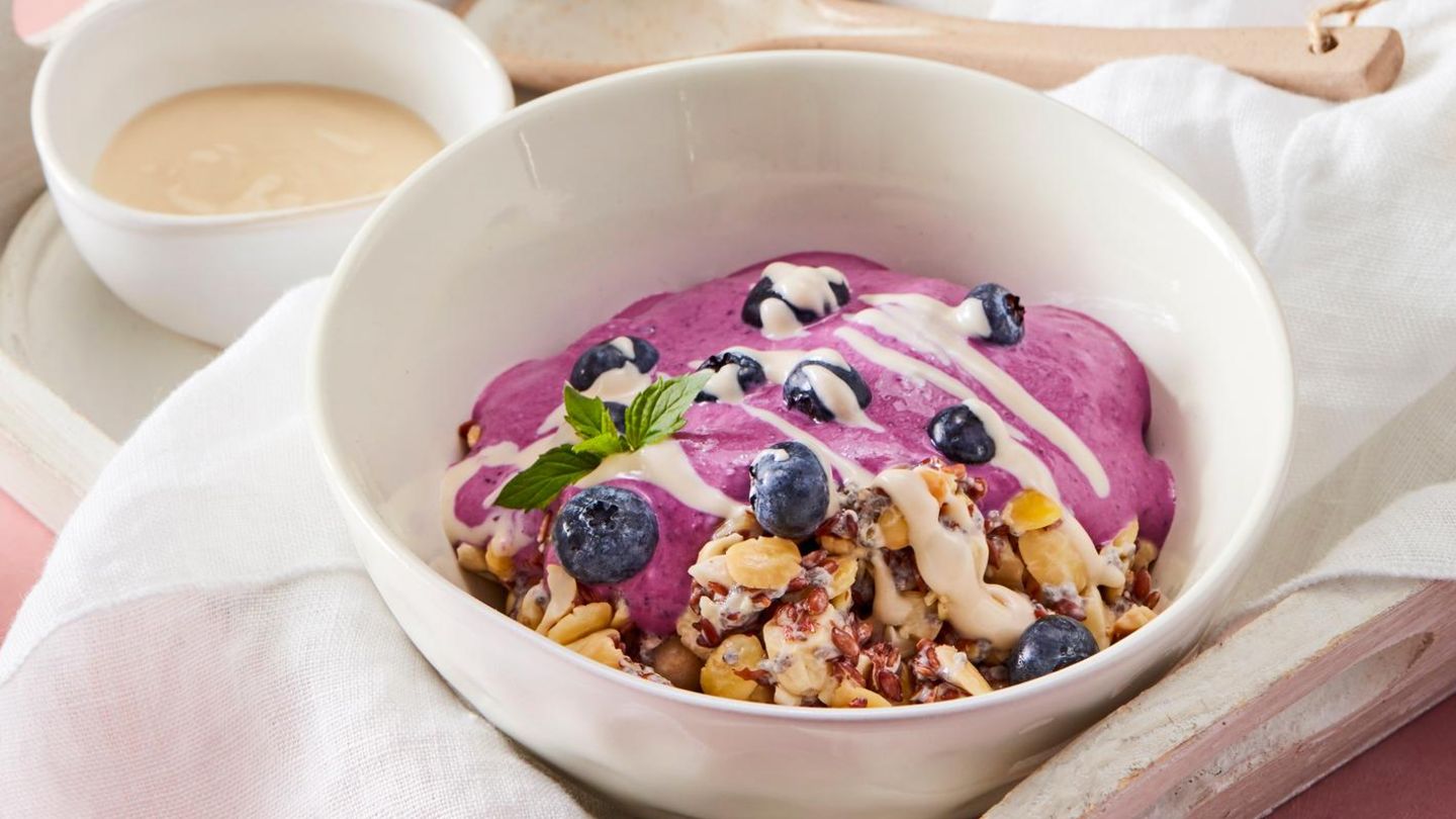 Overnight-Müsli mit Blaubeer-Skyr Rezept - [ESSEN UND TRINKEN]