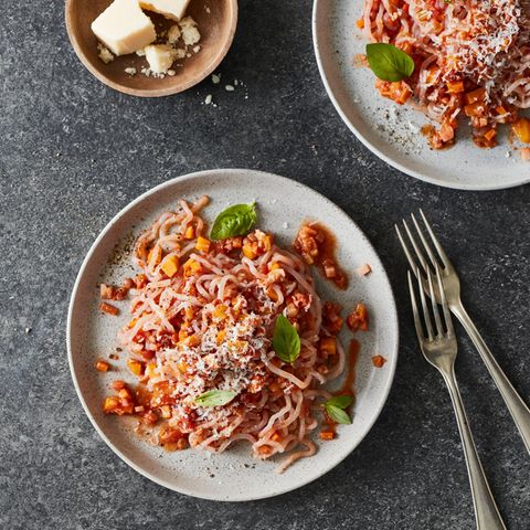 Kürbis-Nuss-Bolognese mit Low-Carb-Nudeln