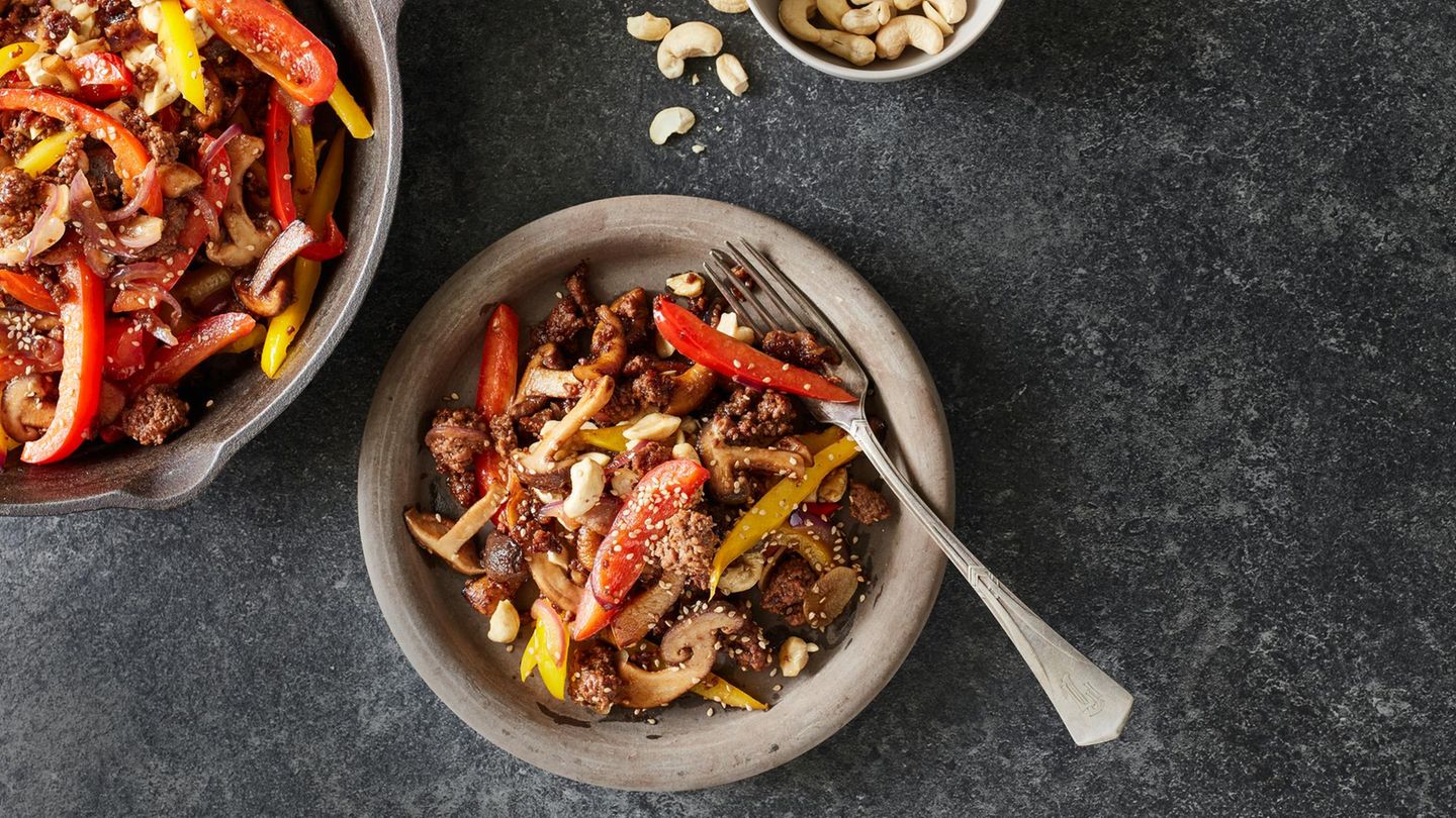 Paprika-Hack-Pfanne mit Shiitake-Pilzen Rezept - [ESSEN UND TRINKEN]