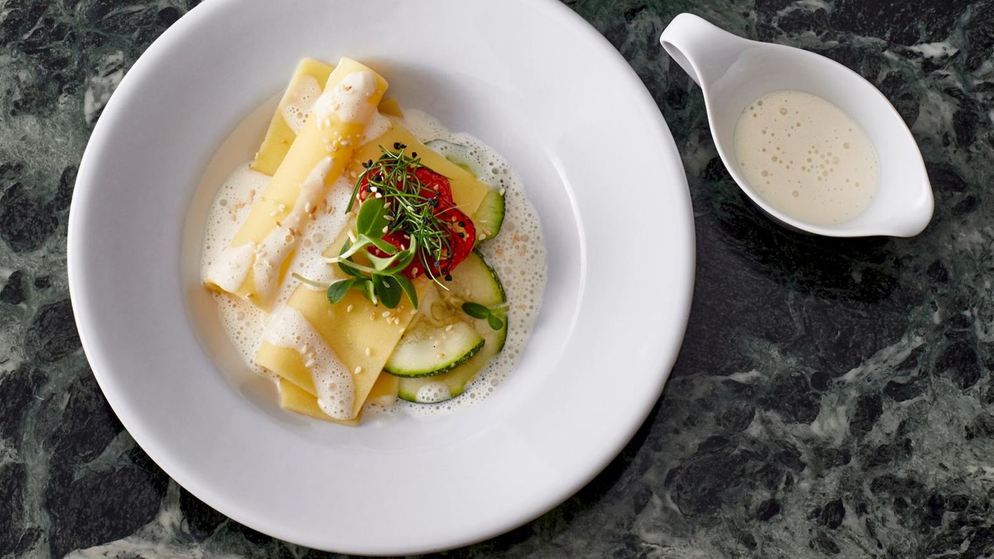 Offene Mais-Reis-Lasagne mit Tahin-Sauce Rezept - [ESSEN UND TRINKEN]