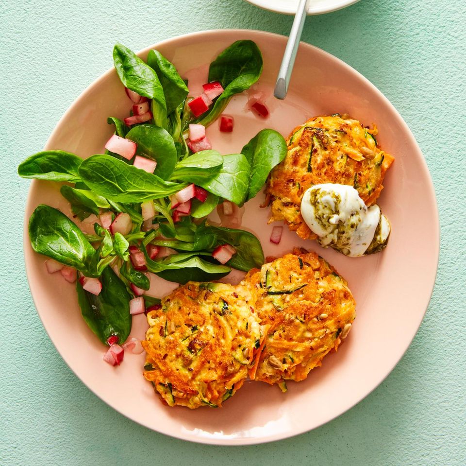 Gemüsebratlinge mit Joghurt-Dip Rezept - [ESSEN UND TRINKEN]