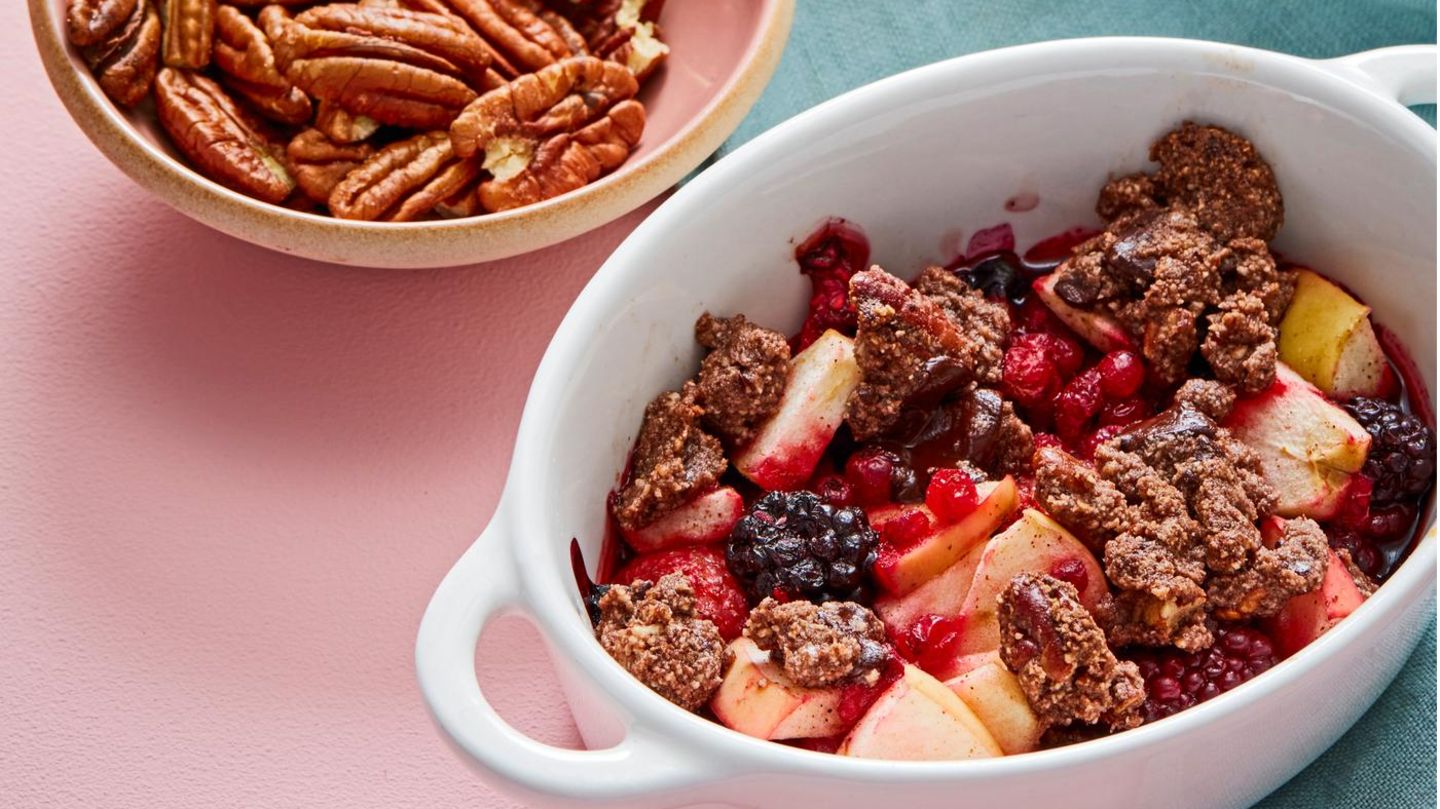 Apfel-Beeren-Crumble Rezept - [ESSEN UND TRINKEN]