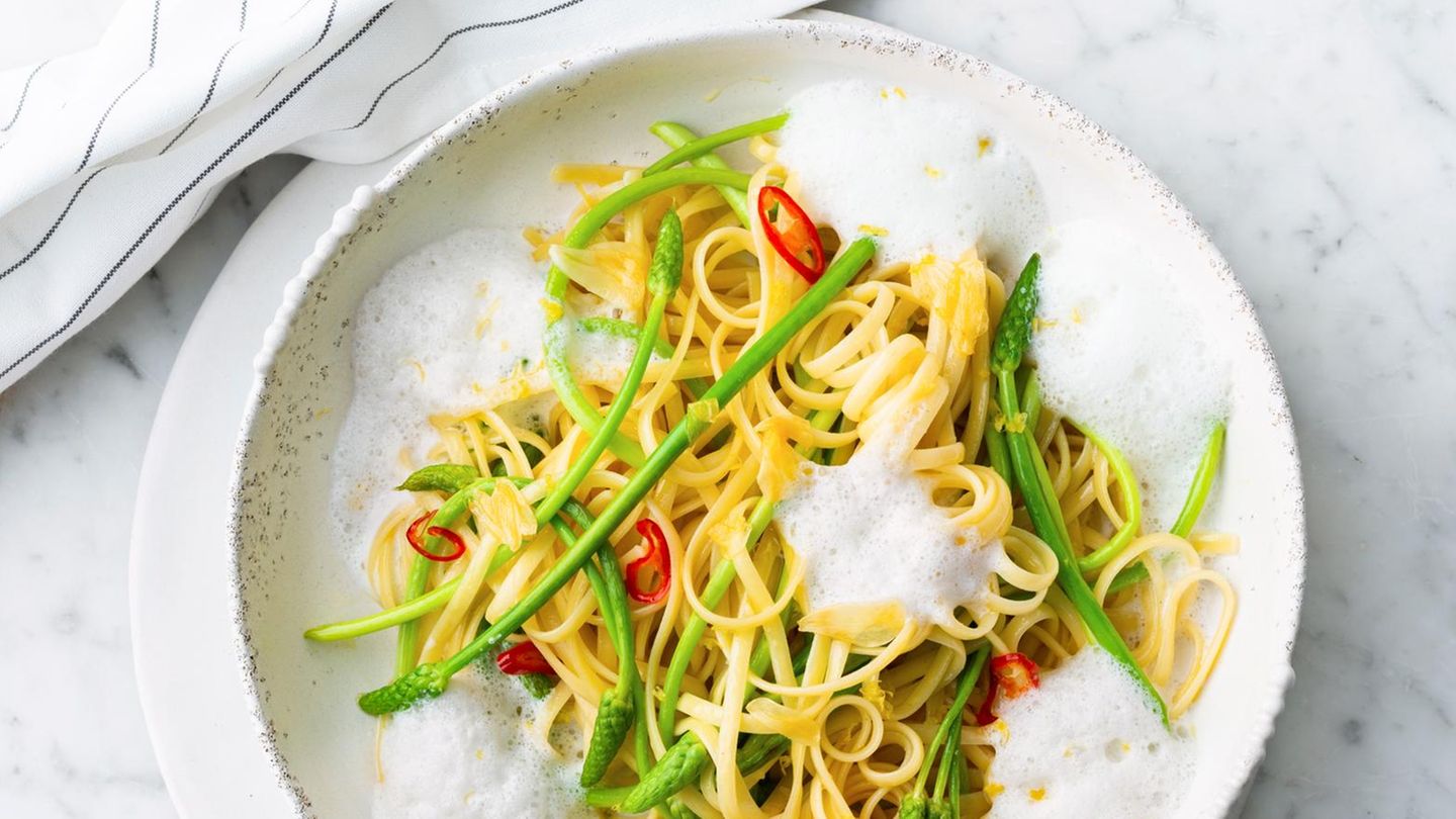 Linguine mit wildem Spargel und Mozzarellaschaum Rezept - [ESSEN UND ...