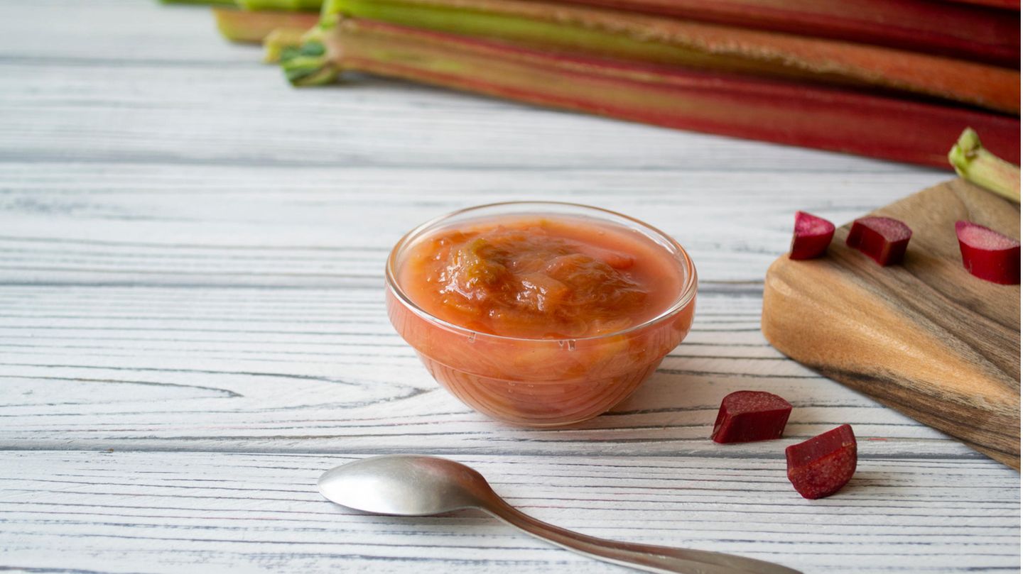 Rhabarbergrütze Rezept - [ESSEN UND TRINKEN]