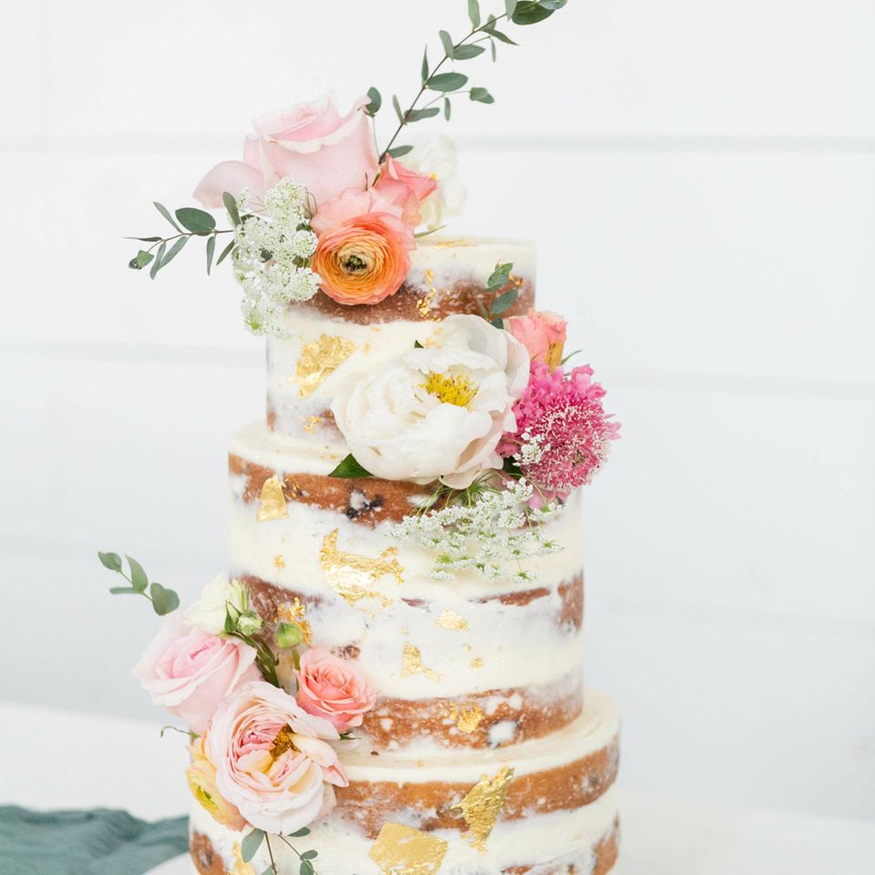 Hochzeitstorte Naked Cake mit Blumen